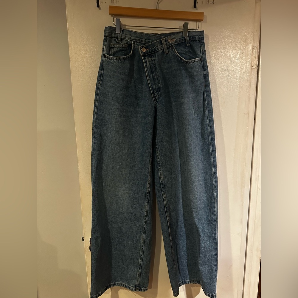 Zara High Waisted Leg Crossover Jeans - Picture 5 of 7